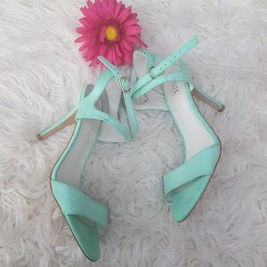 A new approach mint sandal